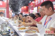 解梦大全“嗦粉”经济火热 中国多地“食力”出圈