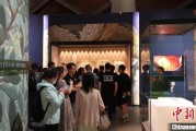 解梦大全百年典藏首渡重洋 124套英国工艺美术运动珍品亮相天津