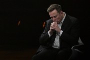 解梦大全特斯拉股价收涨超3%：特朗普无意沟通，马斯克父亲劝儿子低头