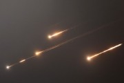 解梦大全伊朗以导弹齐射回应以色列的大规模袭击